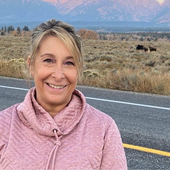 Meet your Posher, Karen - Picture 2 of 2